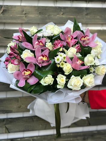 Букет цветов из: Розы и Хризантемы в Долгое