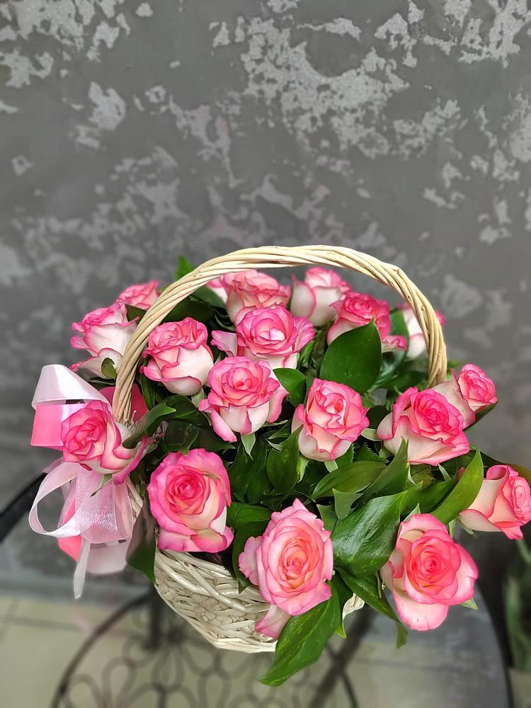 Цветочная композиция из Розы в корзине в Долгое
