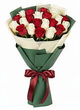 Букет Микс из красных и белых роз в Долгое