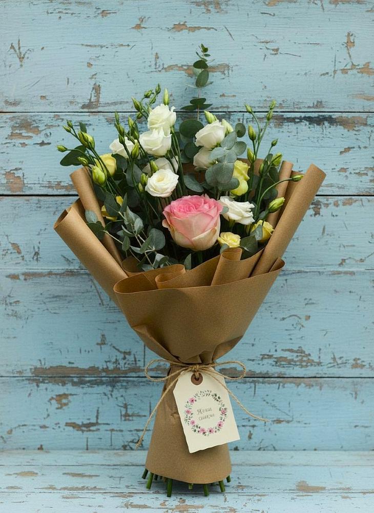 Букет цветов из: Розы и Лизиантусы в Долгое