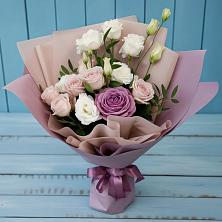 Букет цветов из:  Розы и Лизиантусы в Долгое