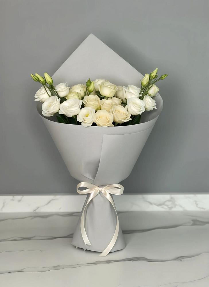 Букет цветов из: Розы и Лизиантусы в Долгое