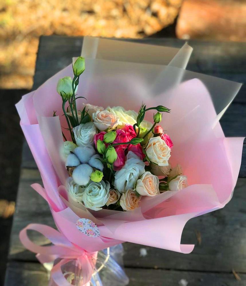 Букет цветов из: Розы и Лизиантусы в Долгое