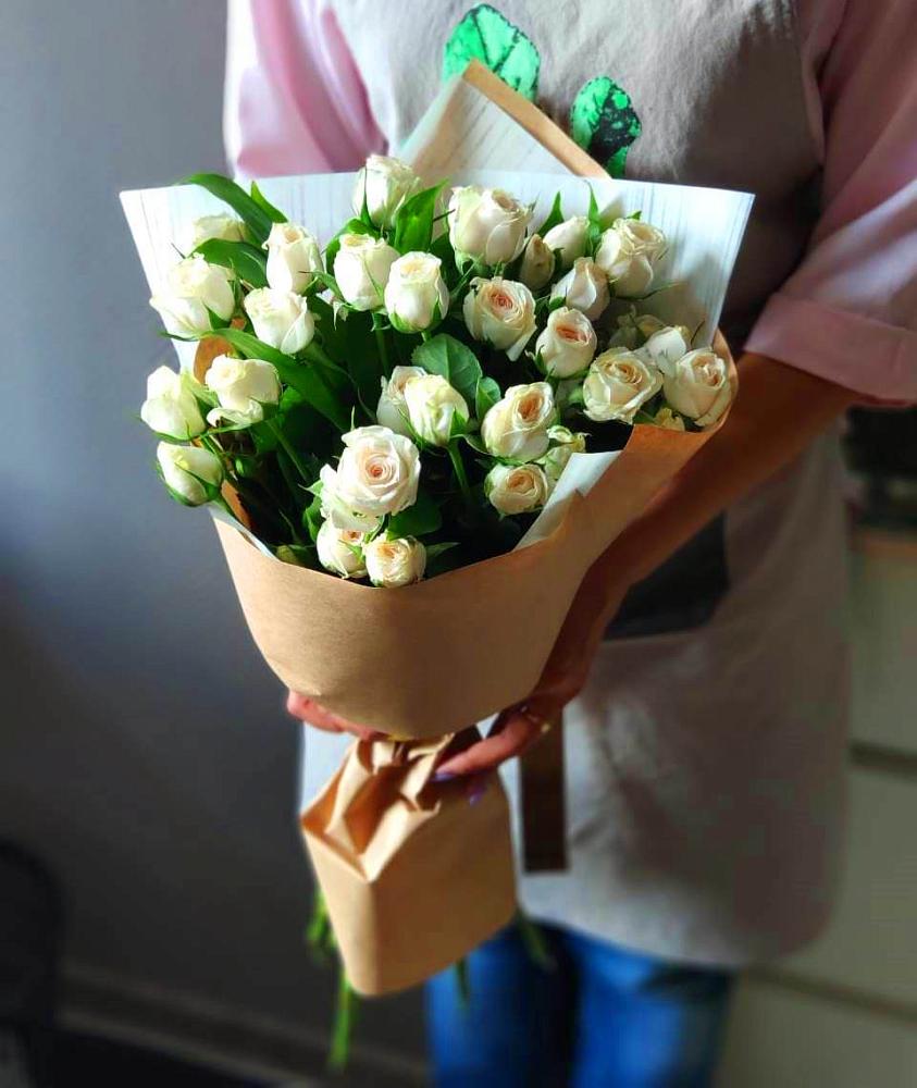 Букет цветов из: Розы в Долгое