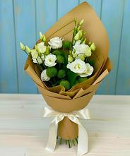 Букет цветов из:  Хризантемы и Лизиантусы в Долгое