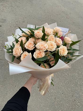 Букет Кремовые розы Латте в Долгое