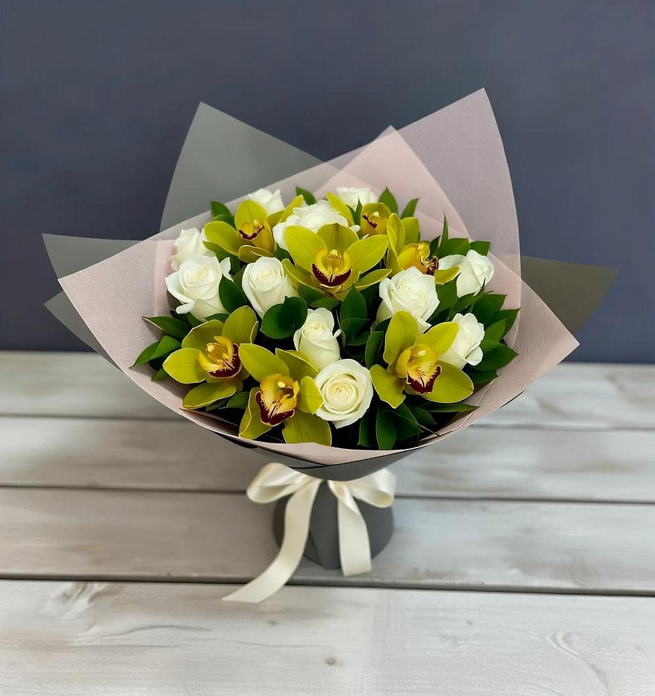 Букет цветов из: Орхидеи и Розы в Долгое