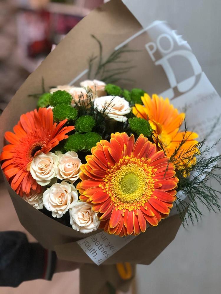 Букет цветов из: Герберы, Хризантемы и Розы в Долгое