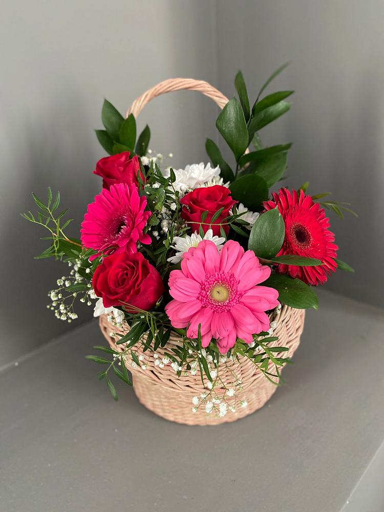 Цветочная композиция из Розы, Хризантемы и Герберы в корзине в Долгое