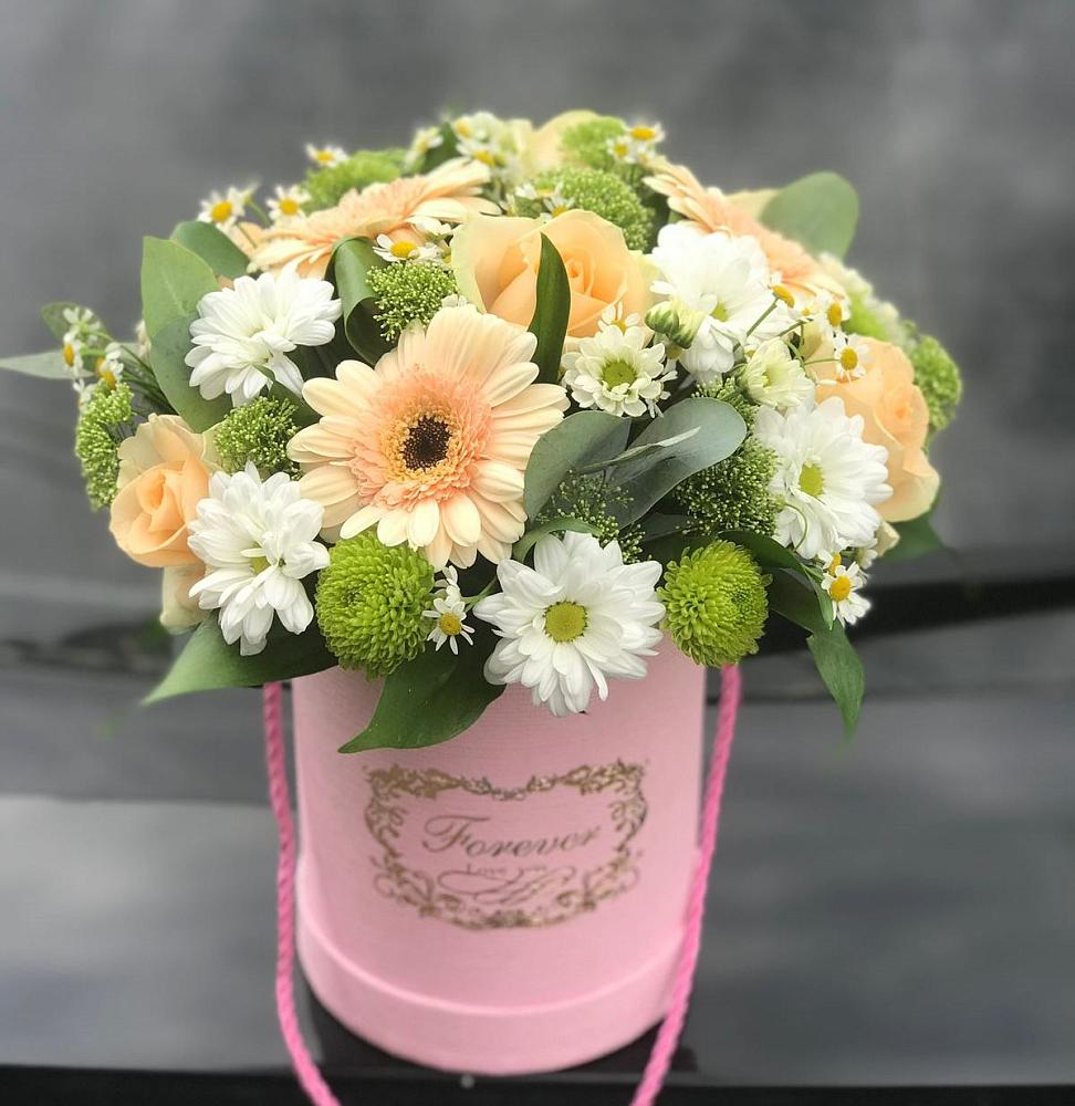 Цветочная композиция из Розы, Герберы и Хризантемы в шляпной коробке в Долгое